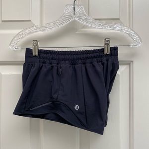 🌟Lululemon Hotty Hot Shorts 2.5 - Size 2 🌟